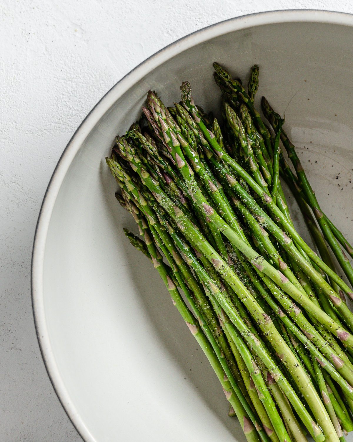 asparagus in a white coated pan