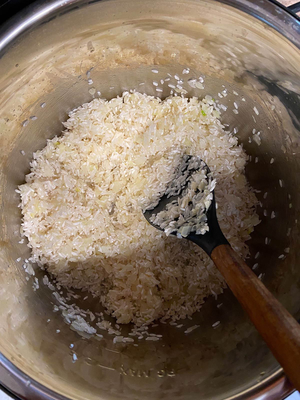 process of mixing rice in instant pot