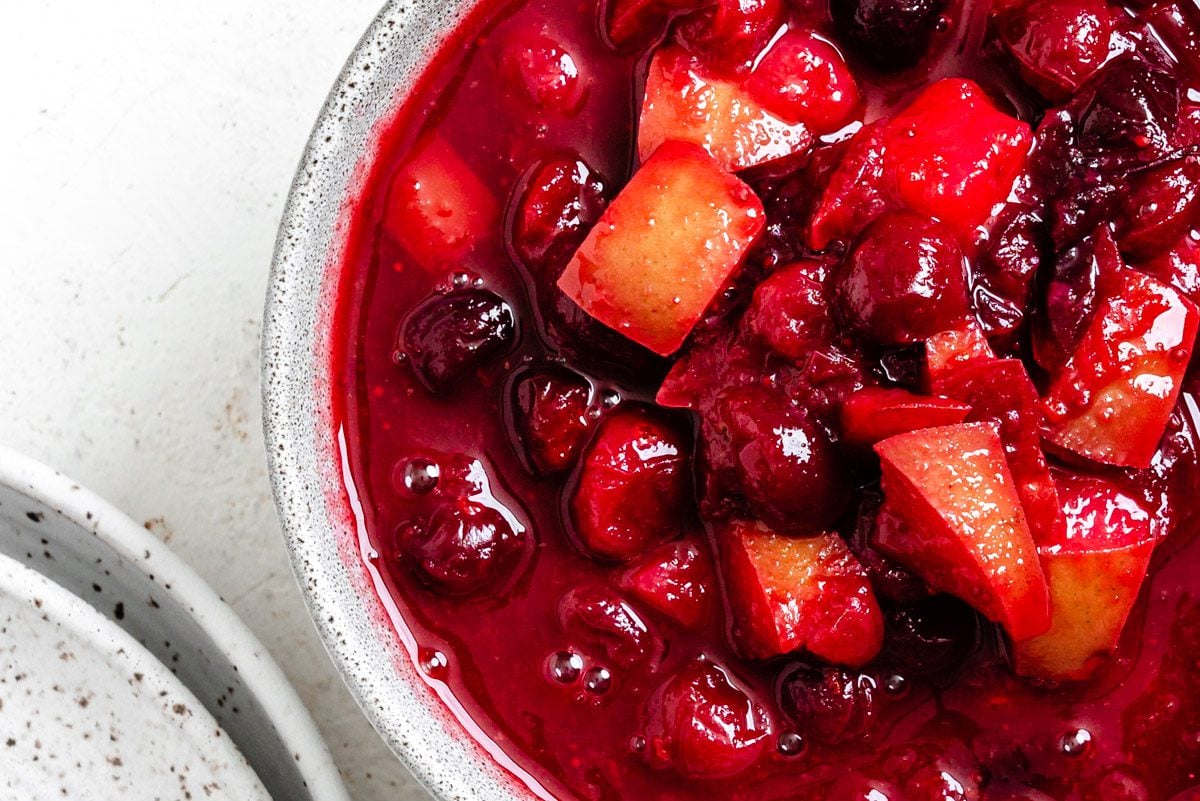 Easy Cranberry Pear Sauce [20 Minutes] - Food Sharing Vegan