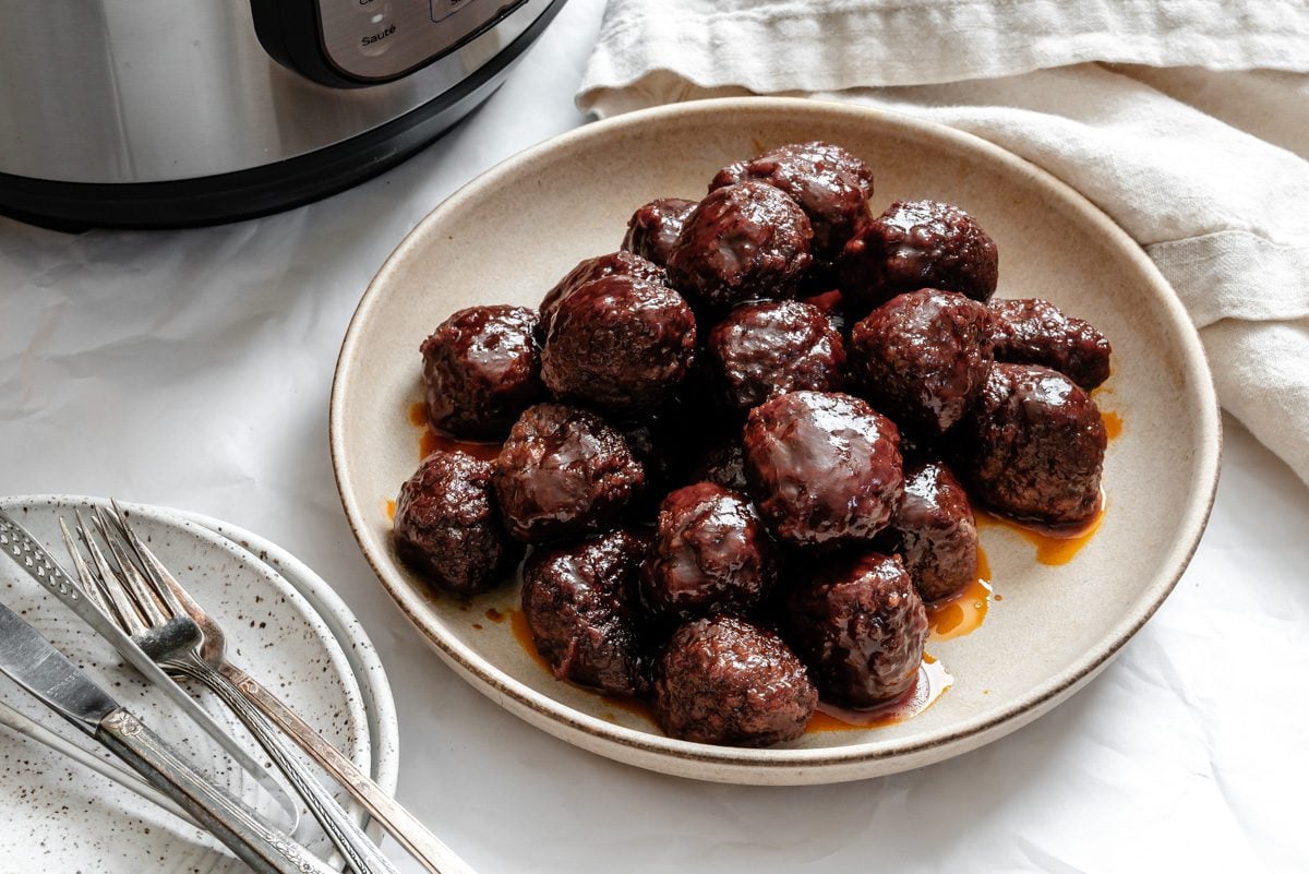 Chili Sauce and Grape Jelly Meatballs - Food Sharing Vegan